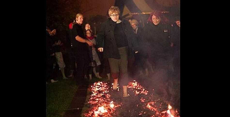Ellen Willoughby organised the fire walking event and it was great to be part of such a fun evening! Who says your business contacts can't become your friends!
